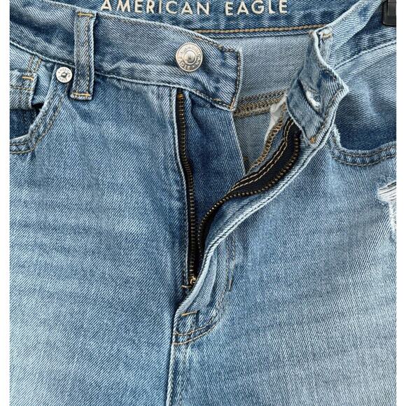 American Eagle SZ 2 LONG Mom Jeans Mid-Rise Whiskered Distressed Light Wash Blue - Picture 5 of 12